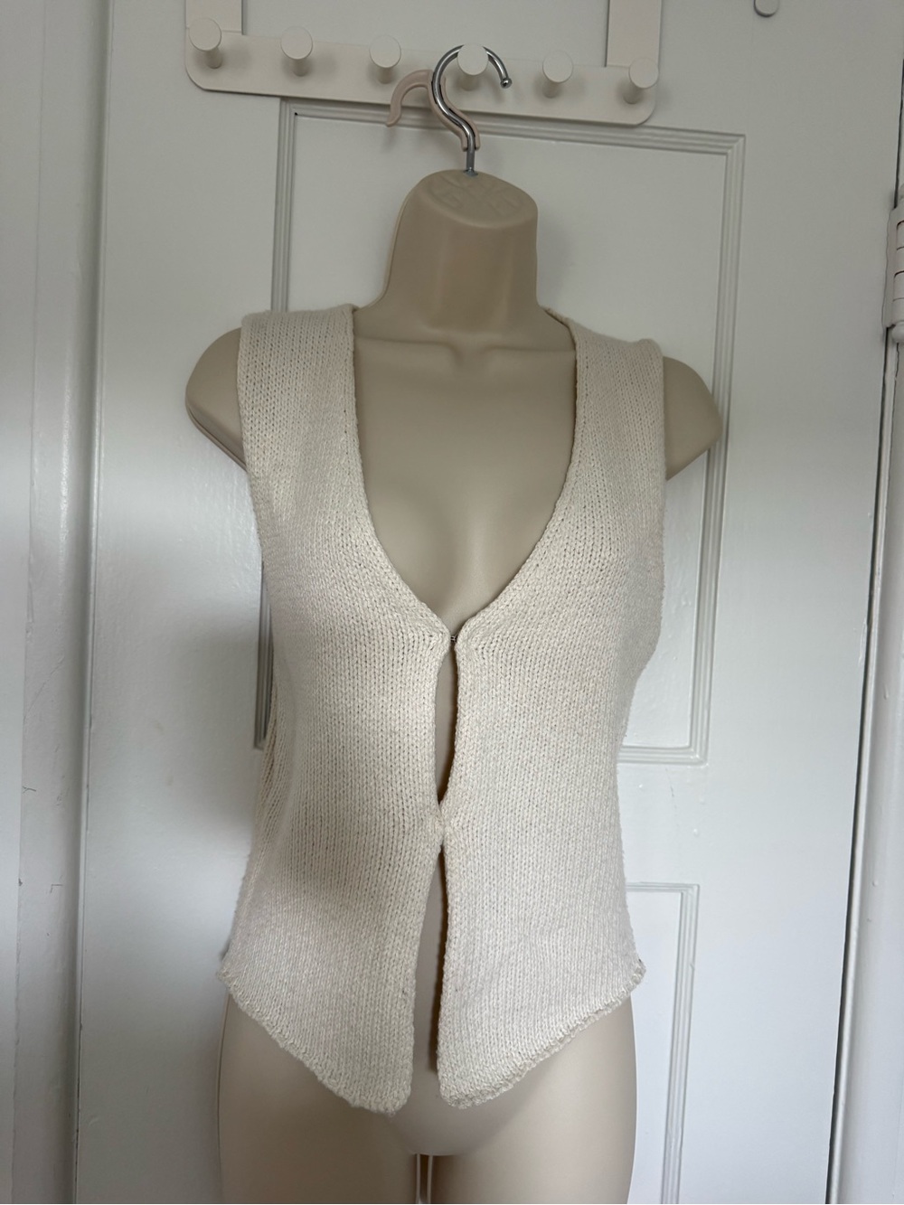 RUMORED Prince Street Top Knit Vest Ecru